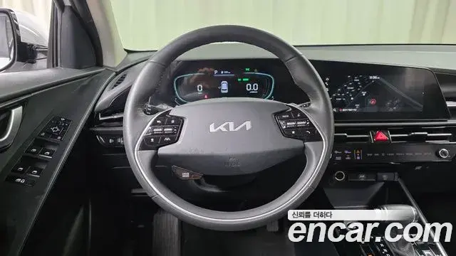Kia Niro 2022 — Фото 14/20