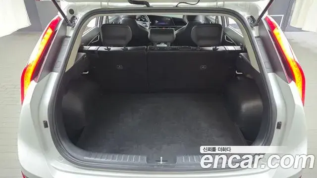 Kia Niro 2022 — Фото 19/20