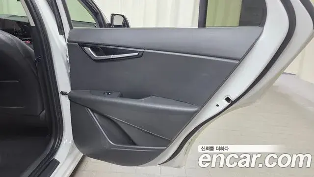 Kia Niro 2022 — Photo 16/32