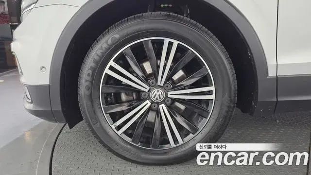 Volkswagen Tiguan 2018 — Şəkil 8/20
