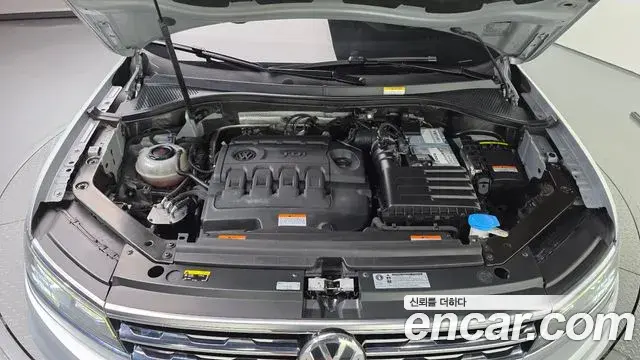 Volkswagen Tiguan 2018 — Şəkil 15/20