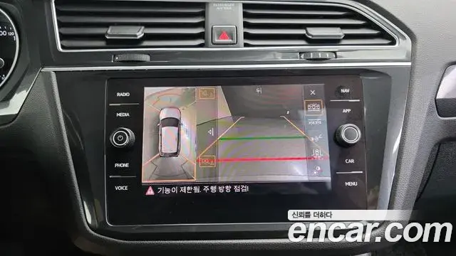 Volkswagen Tiguan 2018 — Şəkil 16/20