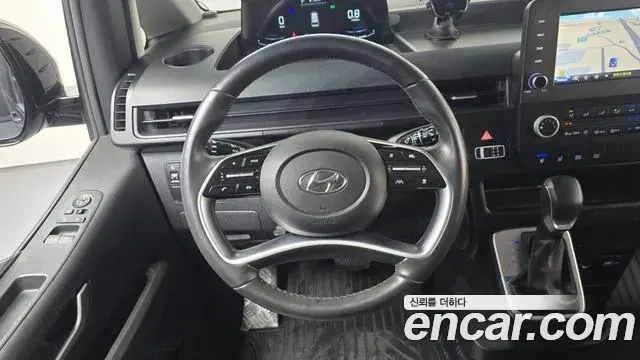 Hyundai Staria 2023 — ფოტო 14/32