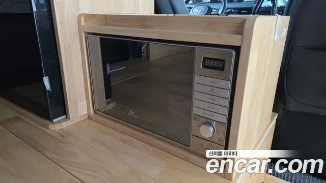 Hyundai Staria 2023 — ფოტო 7/32
