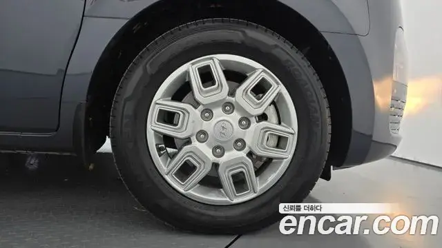 Hyundai Staria 2023 — ფოტო 10/32