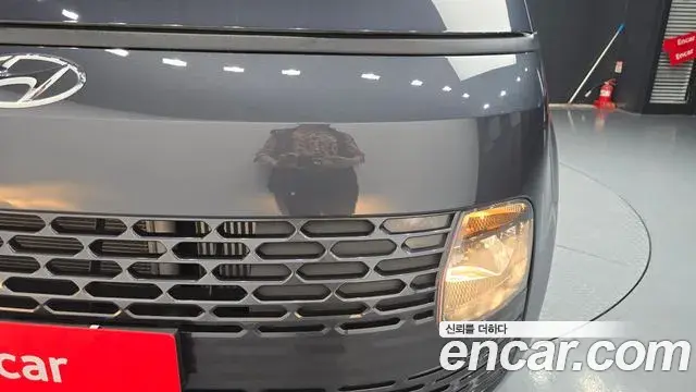Hyundai Staria 2023 — ფოტო 19/32