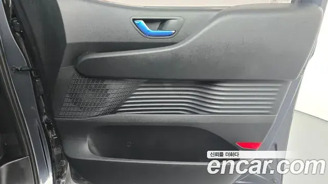 Hyundai Staria 2023 — ფოტო 29/32