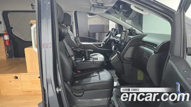 Hyundai Staria 2023 — ფოტო 25/32
