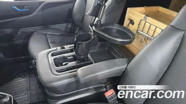 Hyundai Staria 2023 — ფოტო 26/32