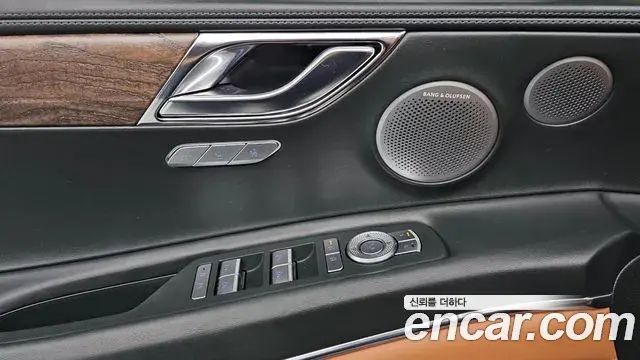 Genesis GV80 2023 — Photo 35/40