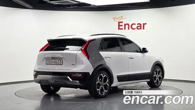 Kia Niro 2022 — ფოტო 8/31