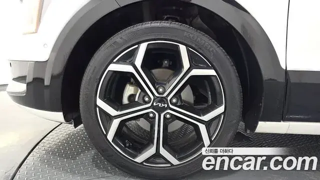 Kia Niro 2022 — ფოტო 28/31