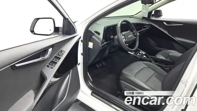 Kia Niro 2022 — ფოტო 13/31