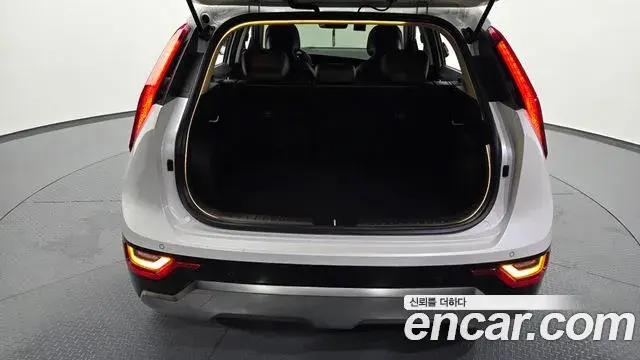 Kia Niro 2022 — ფოტო 26/31