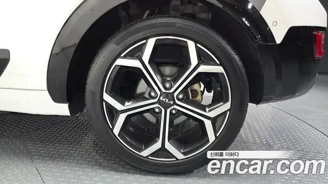 Kia Niro 2022 — ფოტო 16/31