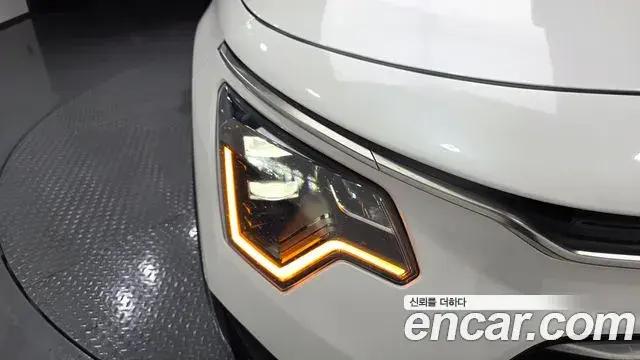 Kia Niro 2022 — ფოტო 10/31