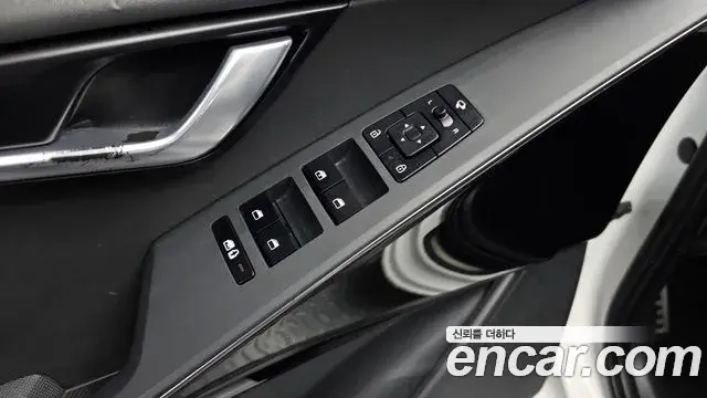 Kia Niro 2022 — ფოტო 21/31