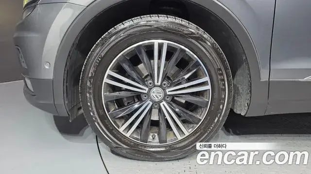 Volkswagen Tiguan 2020 — ფოტო 22/34