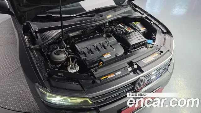 Volkswagen Tiguan 2020 — ფოტო 27/34