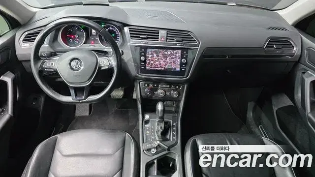 Volkswagen Tiguan 2020 — ფოტო 32/34