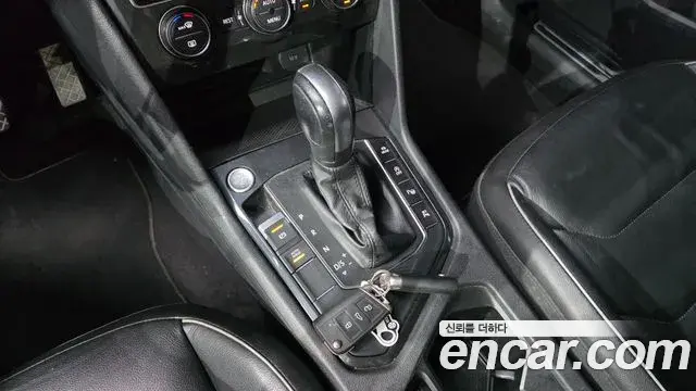 Volkswagen Tiguan 2020 — ფოტო 30/34