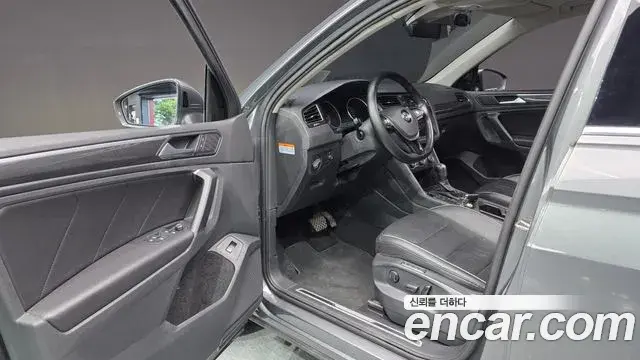 Volkswagen Tiguan 2020 — ფოტო 14/34