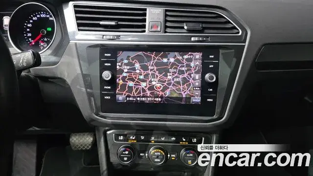 Volkswagen Tiguan 2020 — ფოტო 21/34