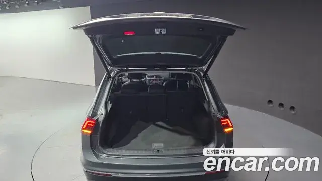 Volkswagen Tiguan 2020 — ფოტო 19/34