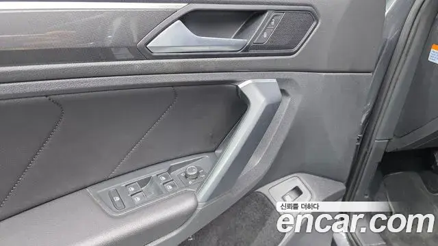 Volkswagen Tiguan 2020 — ფოტო 8/34