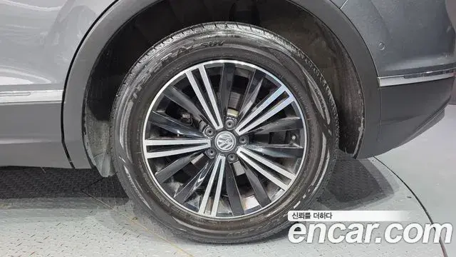 Volkswagen Tiguan 2020 — ფოტო 9/34