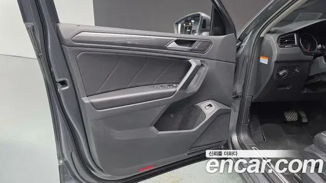 Volkswagen Tiguan 2020 — ფოტო 5/34