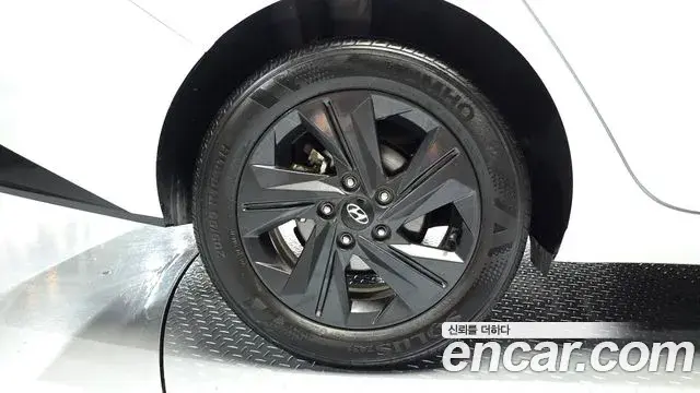 Hyundai Avante 2023 — Фото 4/20