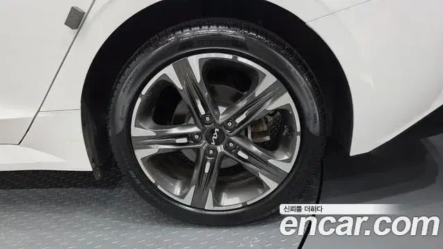 Kia K5 2022 — Şəkil 25/38