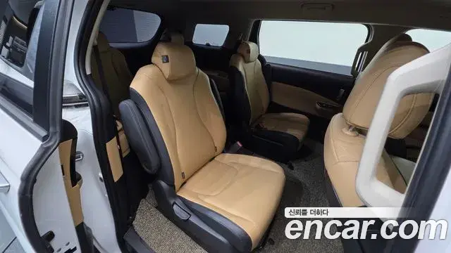 Kia Carnival 2021 — Фото 18/20