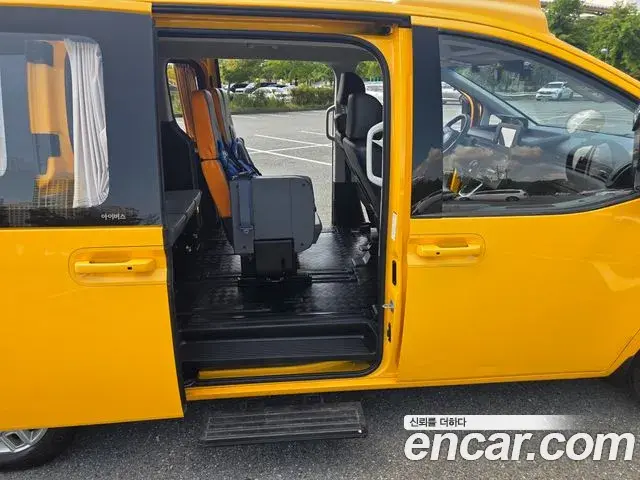 Hyundai Staria 2022 — Фото 10/20