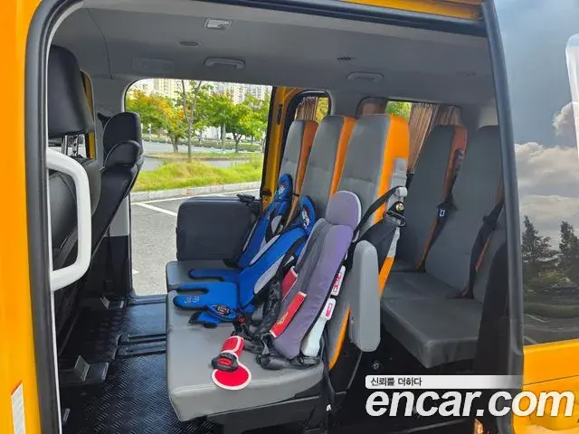 Hyundai Staria 2022 — Фото 13/20
