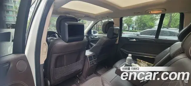 Mercedes-Benz GLS-Class 2019 — Photo 10/12