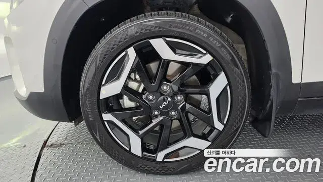 Kia Seltos 2024 — ფოტო 30/34
