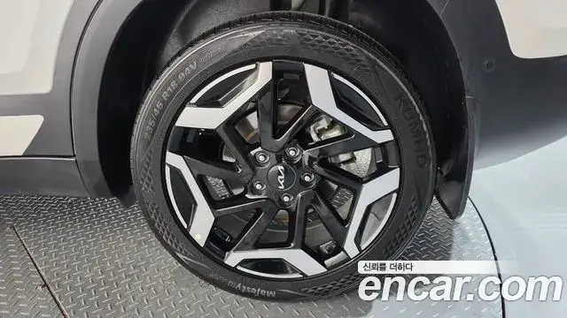 Kia Seltos 2024 — ფოტო 13/34