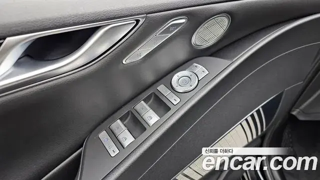 Genesis Electrified G80 2023 — Фото 16/20
