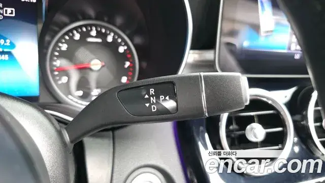 Mercedes-Benz C-Class 2019 — Photo 9/35