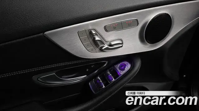 Mercedes-Benz C-Class 2019 — Photo 13/35