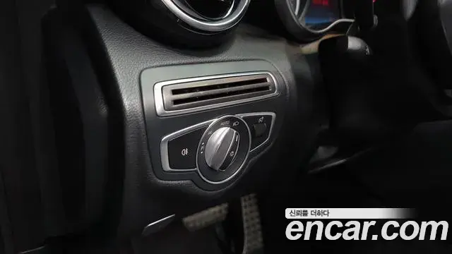 Mercedes-Benz C-Class 2019 — Photo 27/35