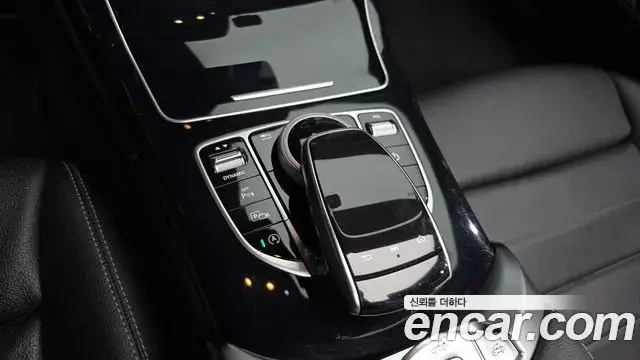 Mercedes-Benz C-Class 2019 — Photo 5/35