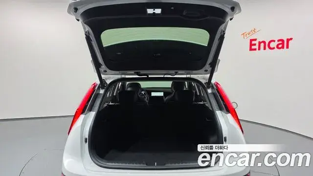 Kia Niro 2022 — Photo 9/35