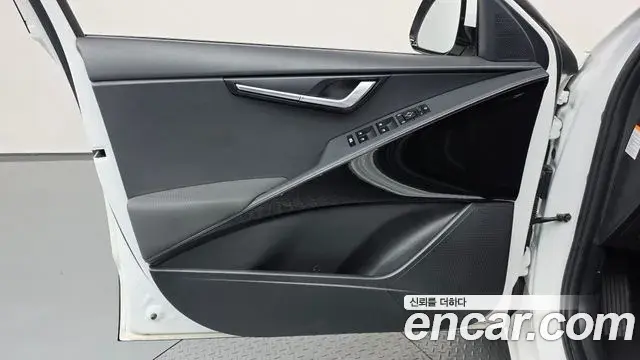 Kia Niro 2022 — Photo 23/35
