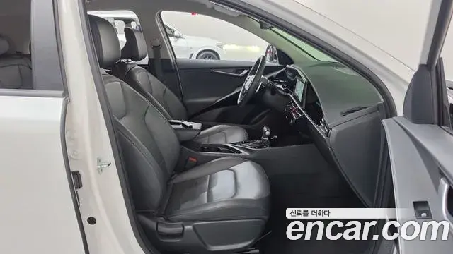 Kia Niro 2022 — Photo 26/35