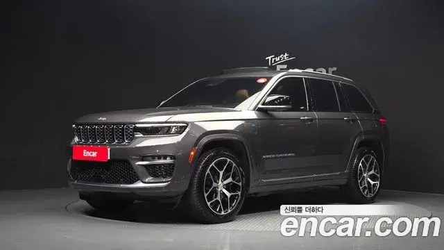Jeep Grand Cherokee 2023 — Фото 1/20