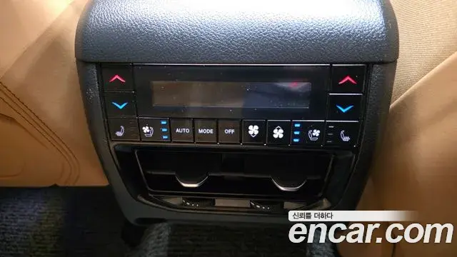 Jeep Grand Cherokee 2023 — Фото 18/20