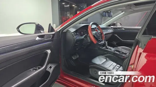 Volkswagen Arteon 2019 — Şəkil 25/38